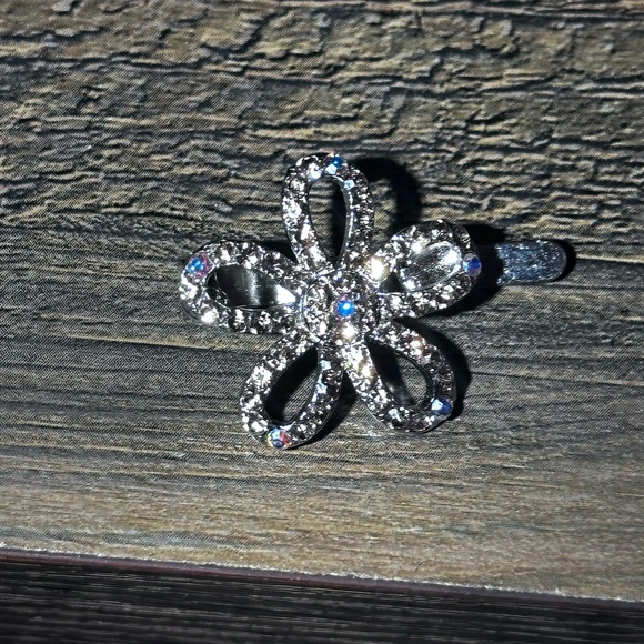 Swarovski crystal Hand Made magnetic Flower Barrette hair clips. 0.75 inches. - Picture 6 of 12